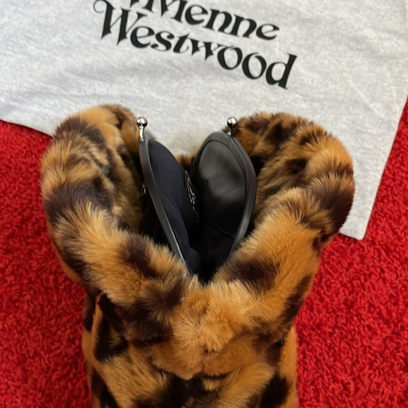 Vivienne Westwood EVA LARGE CLUTCH BRAND NEW W TAG - Picture 16 of 17